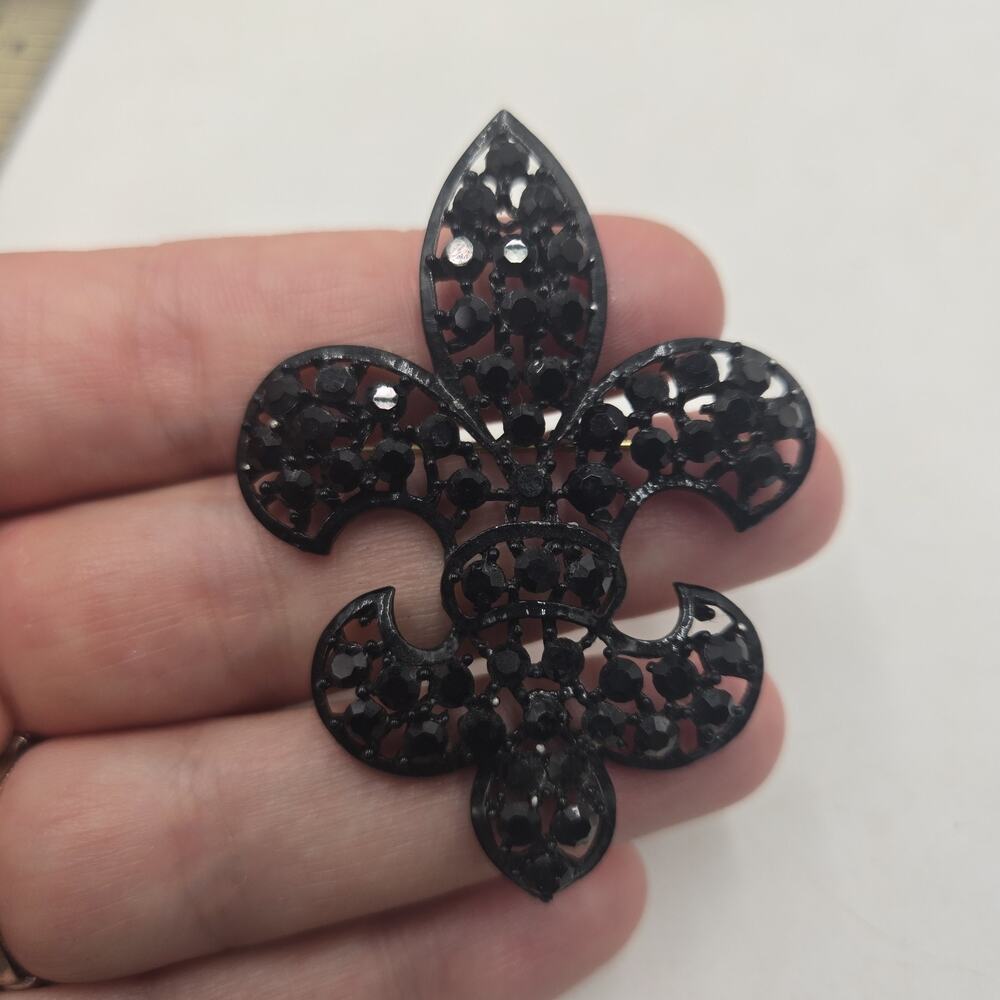 Vintage M Jent Signed Black Rhinestone Fleur d’ Lis Brooch Jappaned Large